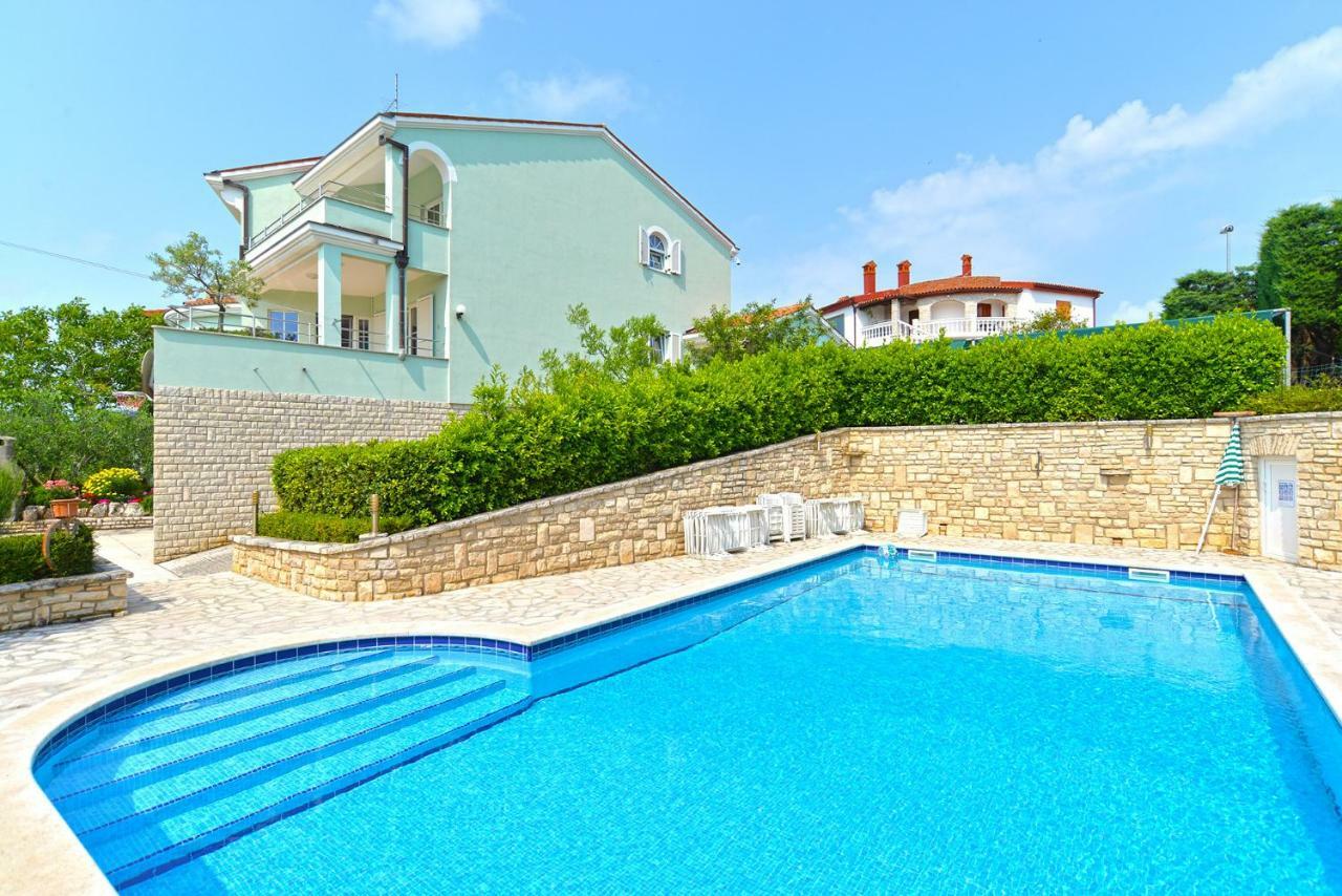 Pool Apartments 624 Pula Buitenkant foto