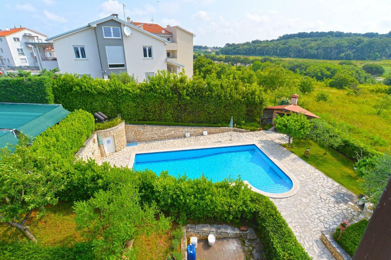 Pool Apartments 624 Pula Buitenkant foto
