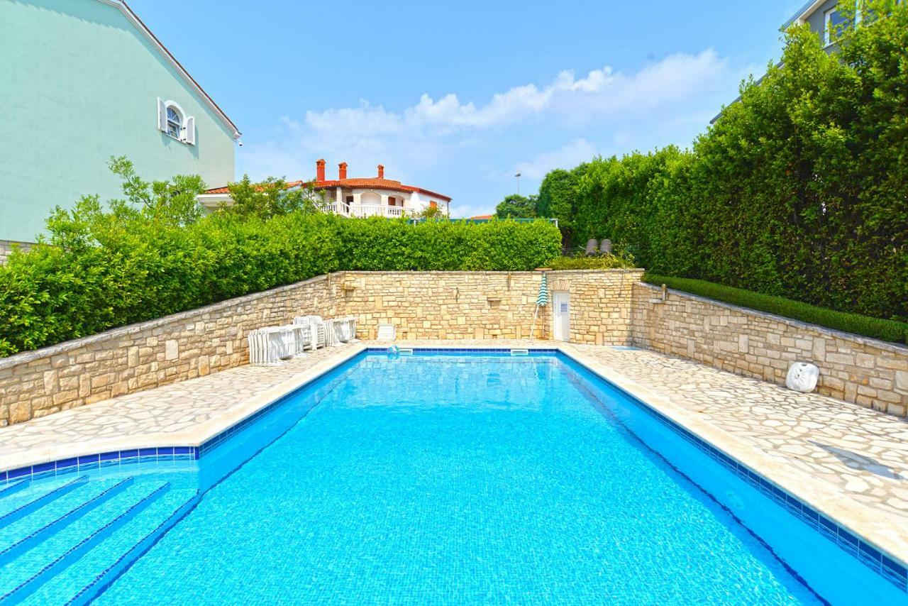 Pool Apartments 624 Pula Buitenkant foto