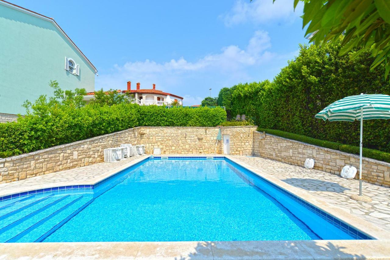 Pool Apartments 624 Pula Buitenkant foto