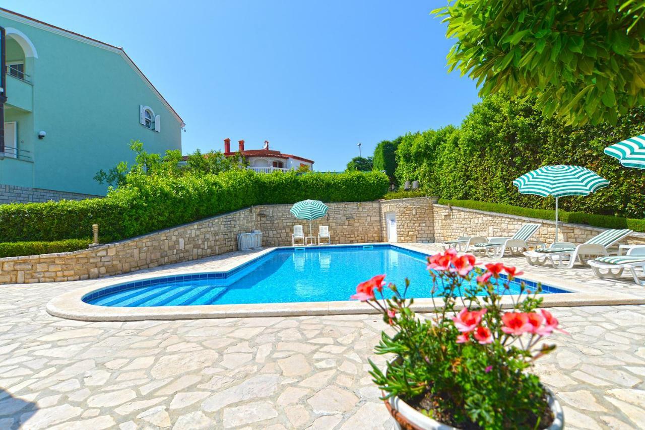 Pool Apartments 624 Pula Buitenkant foto