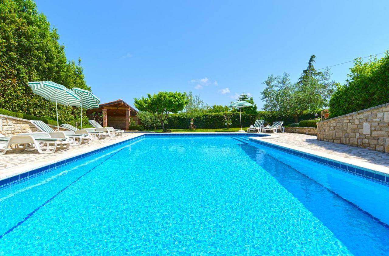 Pool Apartments 624 Pula Buitenkant foto